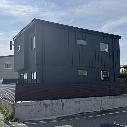 影が刻む静かな強さ　～3 sides～